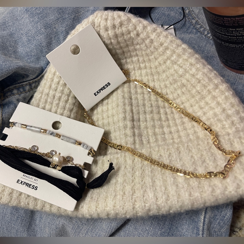 Chain and bracelet set (beanie not included)
